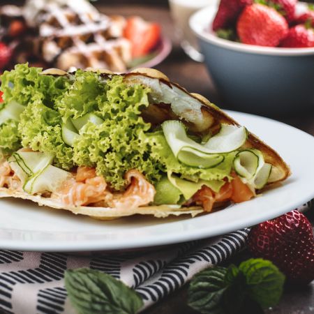 Bubble waffle с лососем и сыром филадельфия Bubble waffle с лососем и сыром филадельфия