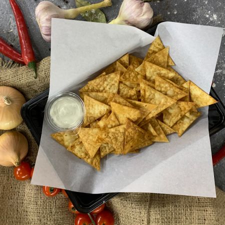Чипсы из лаваша с сырным соусом Чипсы из лаваша с сырным соусом