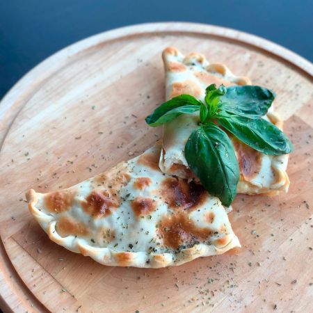 Мини-кальцоне с морепродуктами Мини-кальцоне с морепродуктами