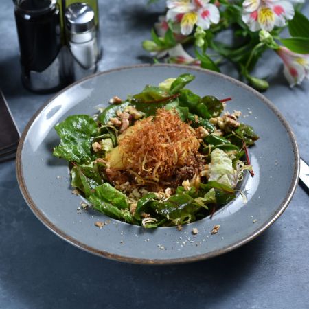 Салат с карамелизированной печенью и кус-кусом Салат с карамелизированной печенью и кус-кусом