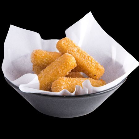 Сырные палочки с соусом из клюквы Сырные палочки с соусом из клюквы
