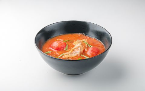 Рыбный суп с томатами пелати