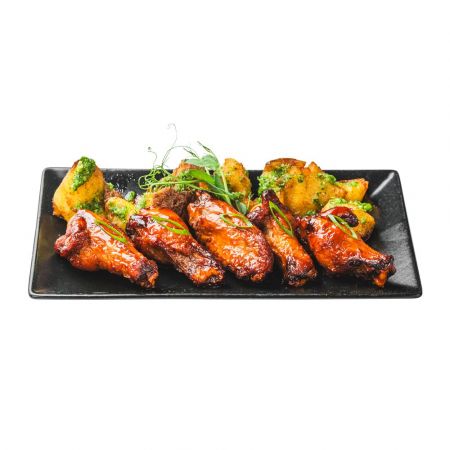 Крылышки с хрустящим картофелем (250/135г) Крылышки с хрустящим картофелем (250/135г)